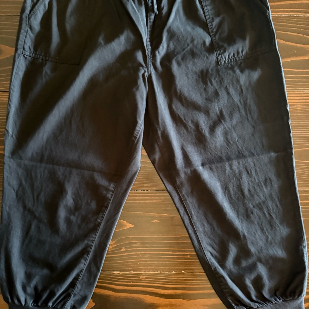 Women’s soft black Maurice capris